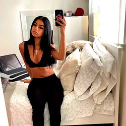 Liana 🌶️, Melbourne Model's Room