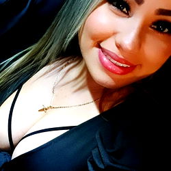 Monita 🍒 - OnlyFans Model Sharing Her Life