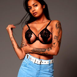 Onlyfans Model Sleah2, Posing Confidently for a Photoshoot