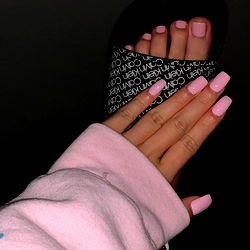 Fashion-forward Finger Tips and Nails