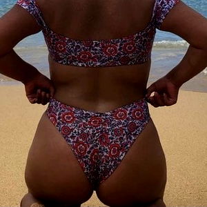 Jacinda โก photo