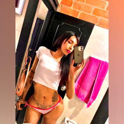 Sizzling Colombian Model in Alessandra Ambrosio Style