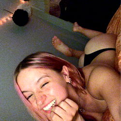 OnlyFans Model Callie Davis - Cheeky Moment