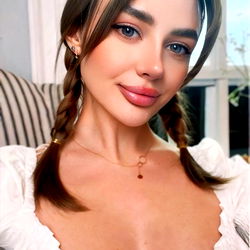 Model Alexsa 🍓, In Your Hands