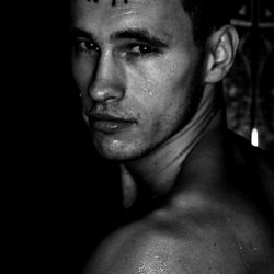 JohnyYes_FREE, a Striking Model from All World!