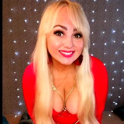 Elle - A Blonde Bombshell