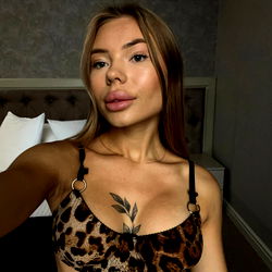 Amelia: Cheeky and Girly Fashionista