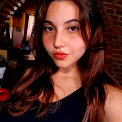 Luna 🍑 Model Photo