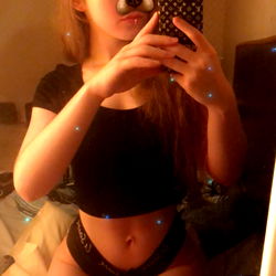 Kyuppi01's Confident Selfie from OnlyFans