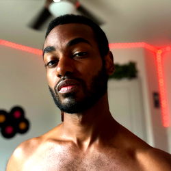 Kyle ❤️: Shirtless Selfie