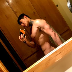 OnlyFans Model Ramzyzz Posing in Bathroom Mirror