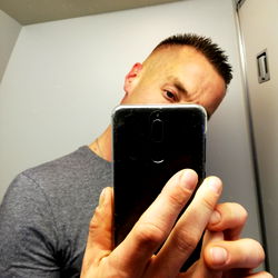 Fitness Enthusiast Captures Mirror Selfie