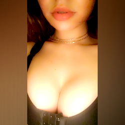 Sexy OnlyFans Model Anna With Love