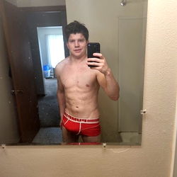 Fit and Muscular OnlyFans Model, Taylor Dangle, in Wisconsin Home Gym