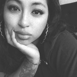 Andrea Taus - Ecuadorian Model Pose