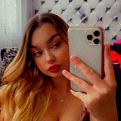 German Model Michelle Shz Taking a Selfie