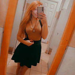 Lori, the OnlyFans model posing in a bathroom mirror