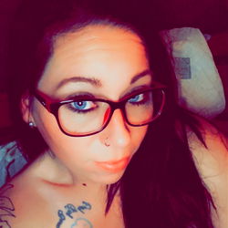 MILF_85's Stunning Photoshoot: A Captivating Portrait