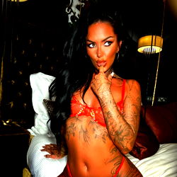 Victoria Blendell VIP: Exclusive Model Photo