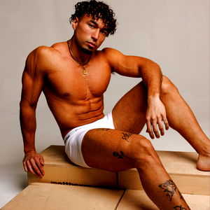 Ariel Valentino photo