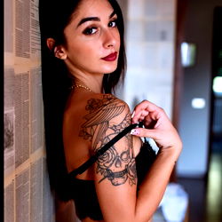 Model AmarisWhite Poses for OnlyFans Photoshoot