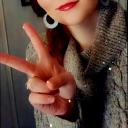 Warm Greeting - Marie, a Friendly Fashionista!