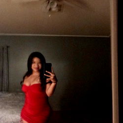 Jetzany, a Model Sharing Her Photos on Instagram