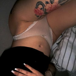 Pnobodyxx - Model Photo with Descriptive Text