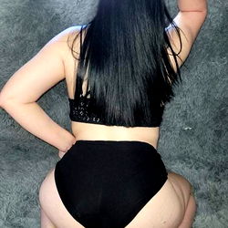 Amanda's Seductive Pose