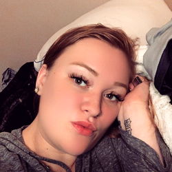 OnlyFans Model Ally Aimes Shares a Relaxing Moment