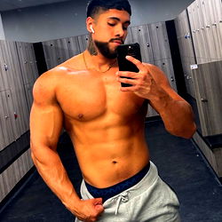 Fitness Influencer Ricotasty Sharing His Gym Routine