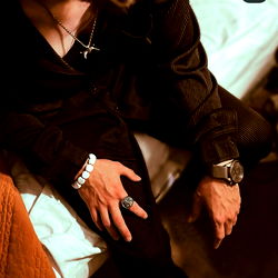 Sitting pose for Onlyfans model