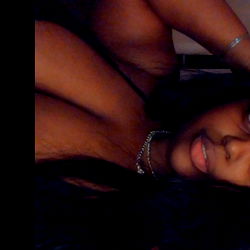 OnlyFans Parí - Glamour Selfie with Chic Style