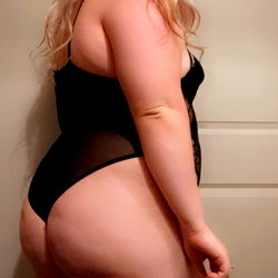 Full-Body Shot of OnlyFans Model Cierra