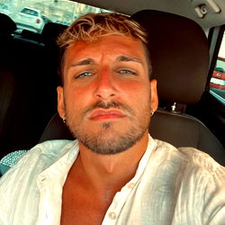 Andrea, Shirtless Selfie