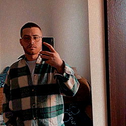 Onlyfans Model Lau__ in Plaid Shirt Taking Selfie