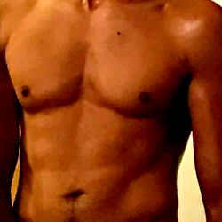 Onlyfans Model TwoXXL Shows Off Fit Physique