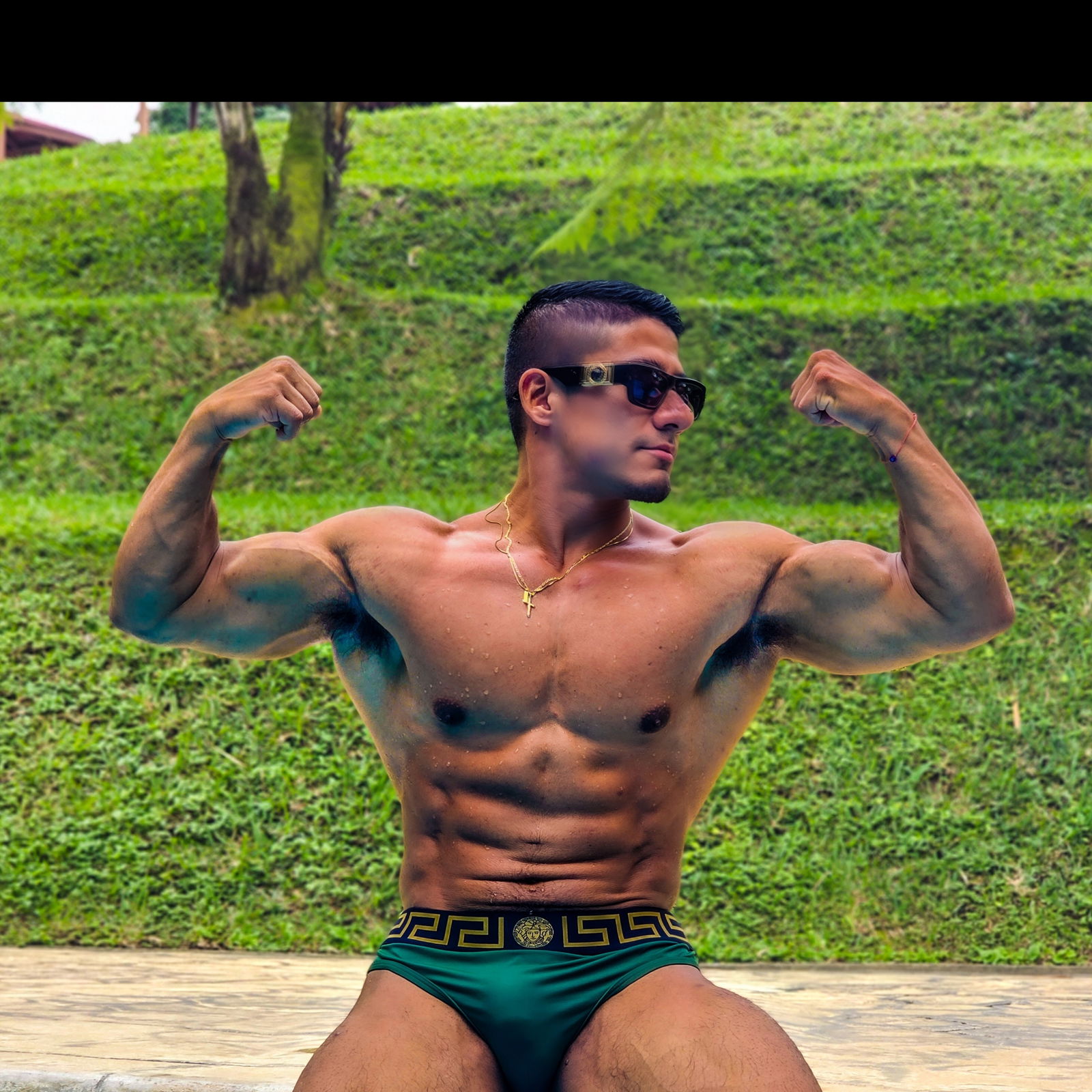 Muscled Latino 💪😈 photo