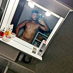 OnlyFans Model La_Mucca_Da_Monta🐮 in Mirror Selfie