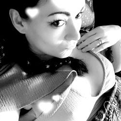 Onlyfans Model Anou_d_anou Posing with a Heart-Shaped Filter