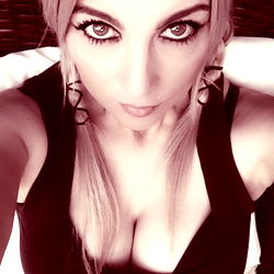 OnlyFans Model Alex - Fashionable and Gorgeous