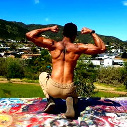 Model 💯Kin💯 Posing for Fitness Photo in San Diego