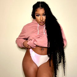 Aysun, Onlyfans Model in Pink and Purple