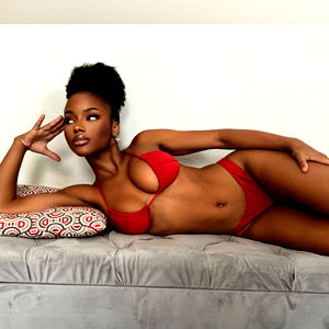 Larissa Silva๐ง๐ทChocolate๐ซ photo