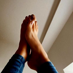 Model Photo Analysis for LisasFEET from Berlin