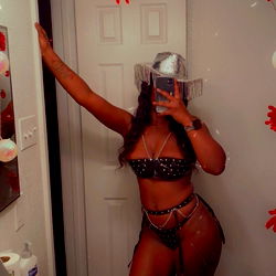 M 👹, Texas Model in Bathing Suit 🌴