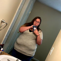 Lynn's OnlyFans Model Photos