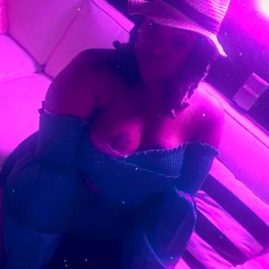 Amberz_boomboom_room photo