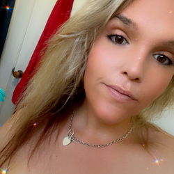 Chantelle: A Model from New South Wales