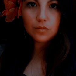 Nara Curvy, A Striking Model